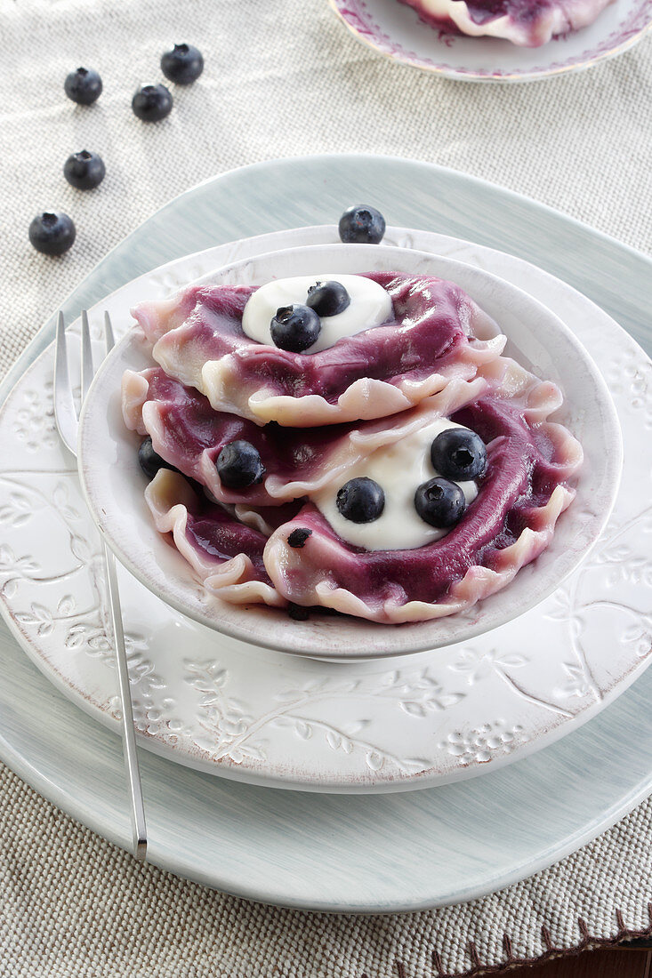 Dumplings mit Blaubeerfüllung