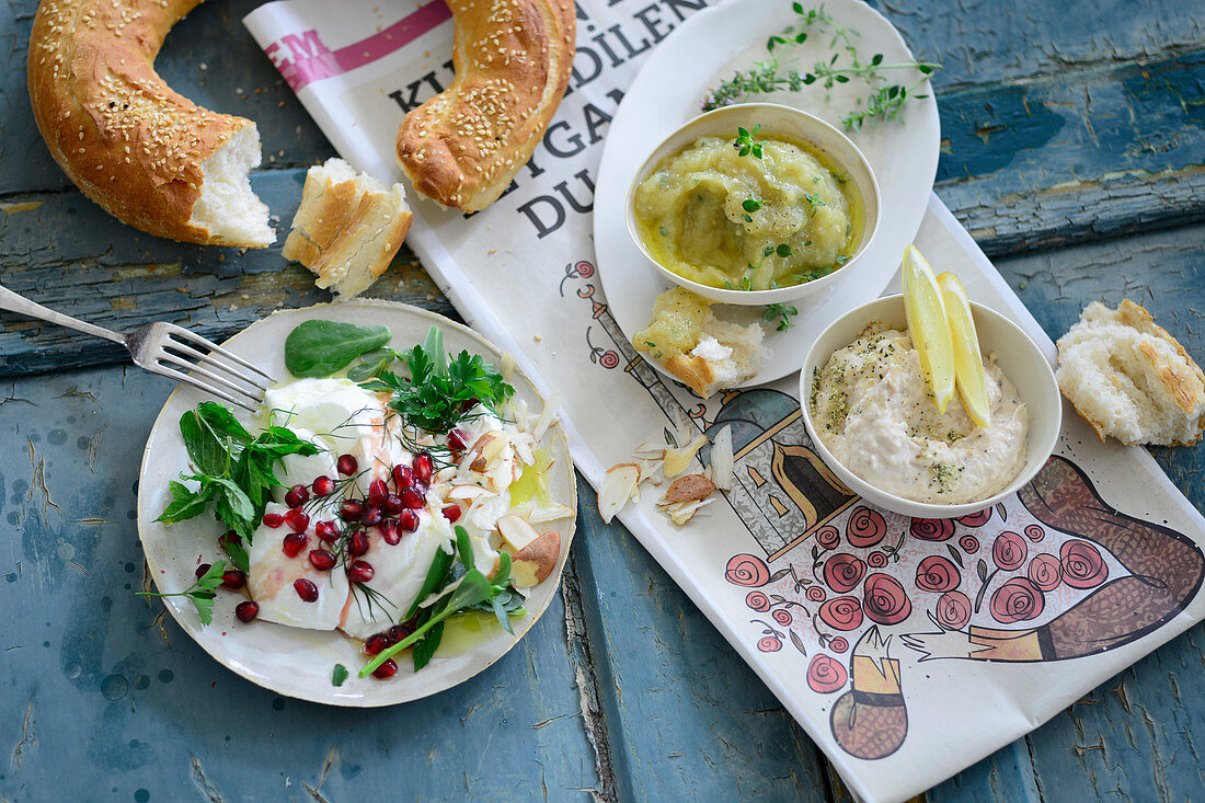 Türkische Cremes: Haydari, weiße Bohnencreme und Auberginencreme