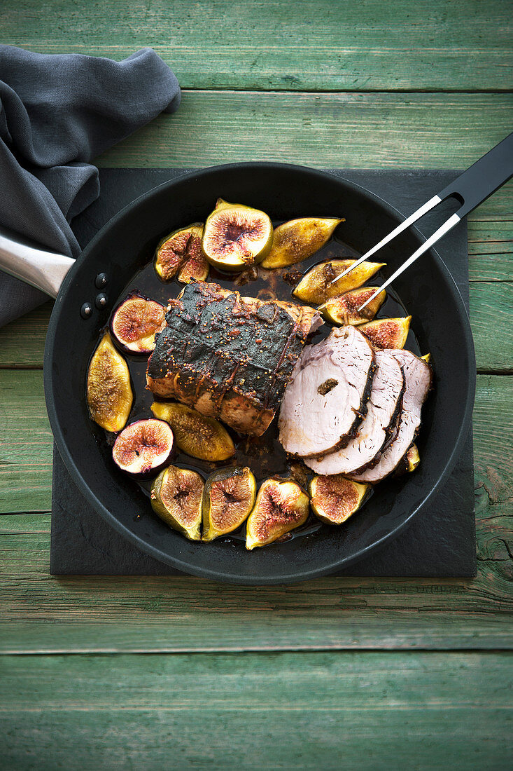 Schweinebraten mit getrockneten und frischen Feigen