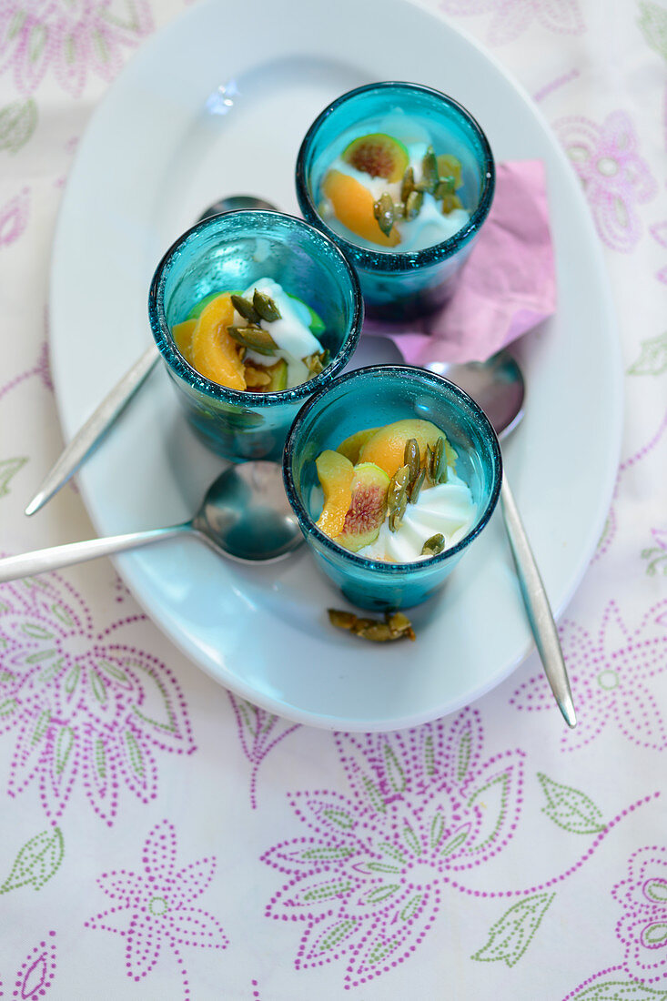 Türkischer Feigen-Mirabellen-Salat mit Joghurteis