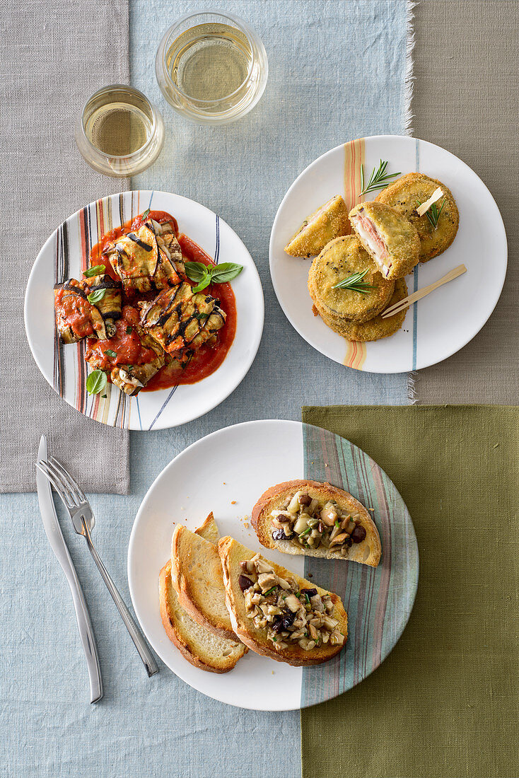 Auberginenröllchen mit Tomatensauce, Auberginen-Sandwiches & Auberginen-Pilz-Kaviar