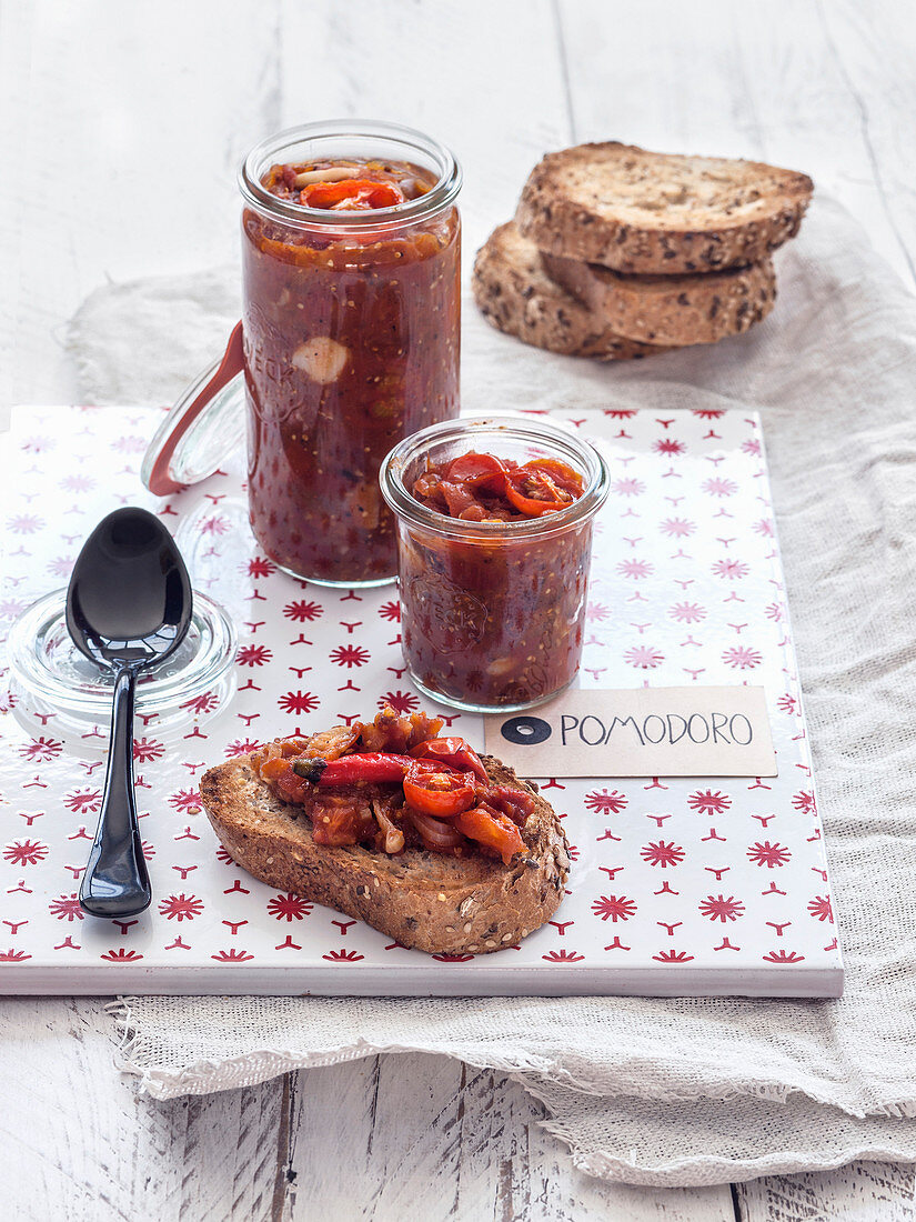 Würzig eingelegte Tomaten