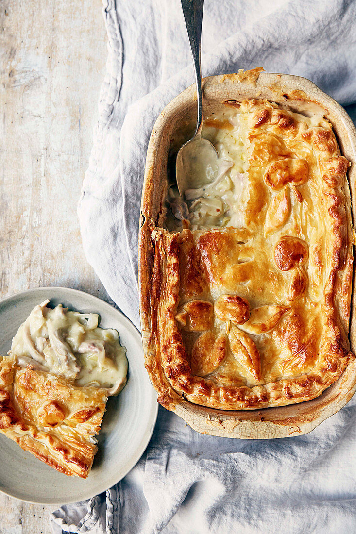 Hähnchen-Cider-Pie, angeschnitten