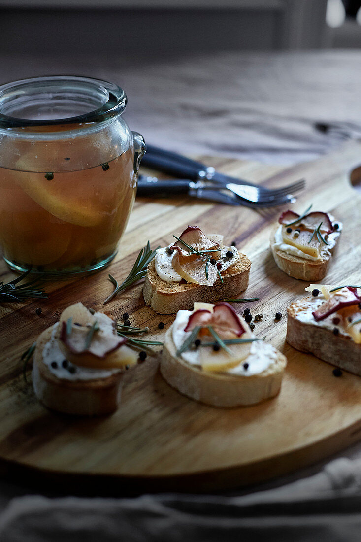 Crostini with cream cheese and apple pickles