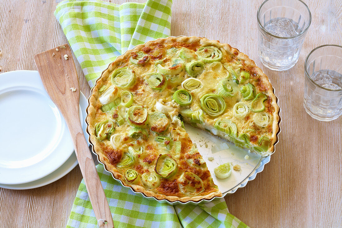 Lauchquiche mit Gruyère, angeschnitten