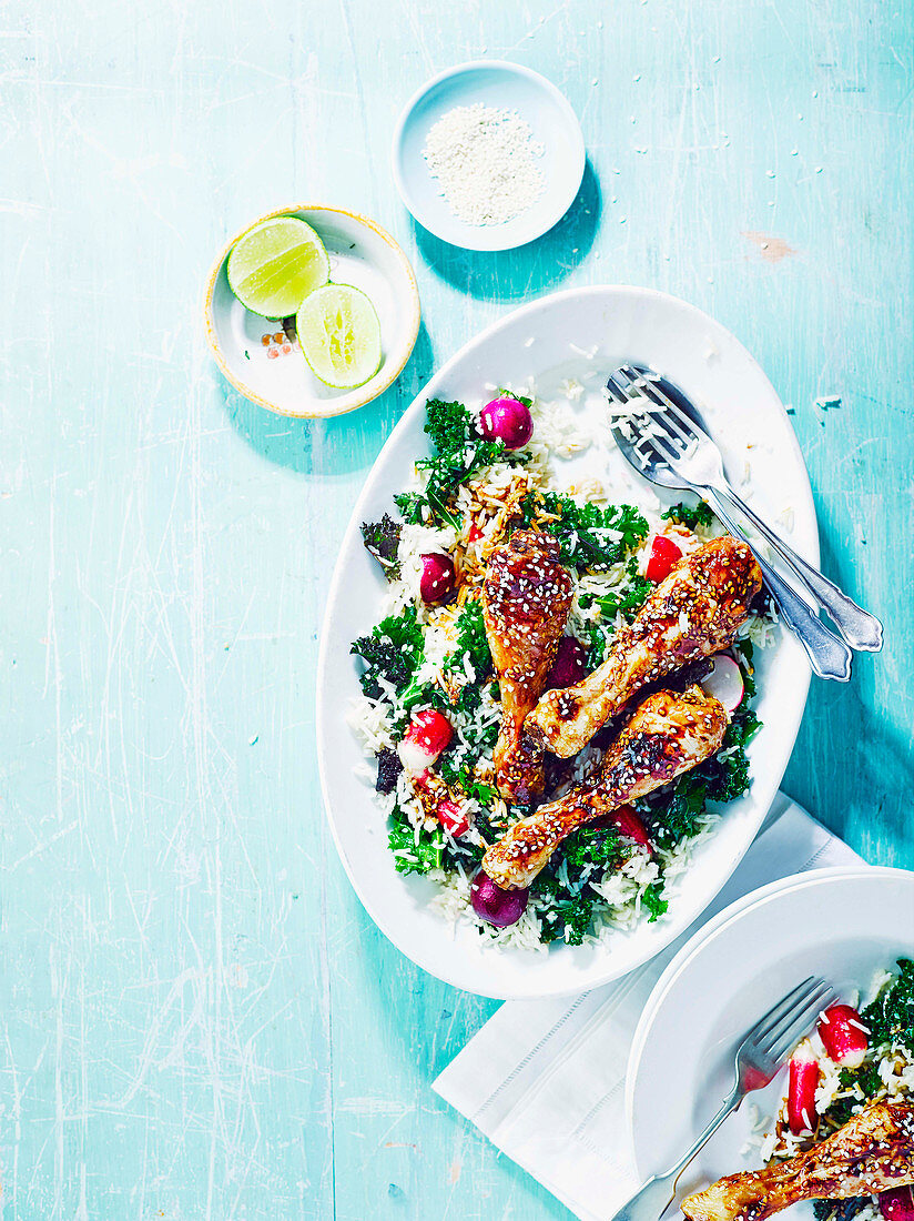 Sticky Chicken mit Sesam und Reissalat