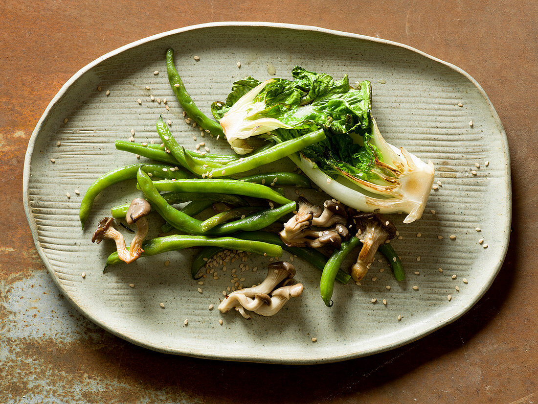 Green beans with seared lettuce and mushrooms