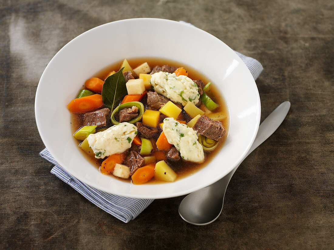 Gemüsesuppe mit Rindfleisch