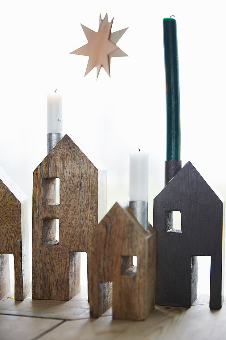 Christmas decorations: Wooden houses with candle-holder chimneys