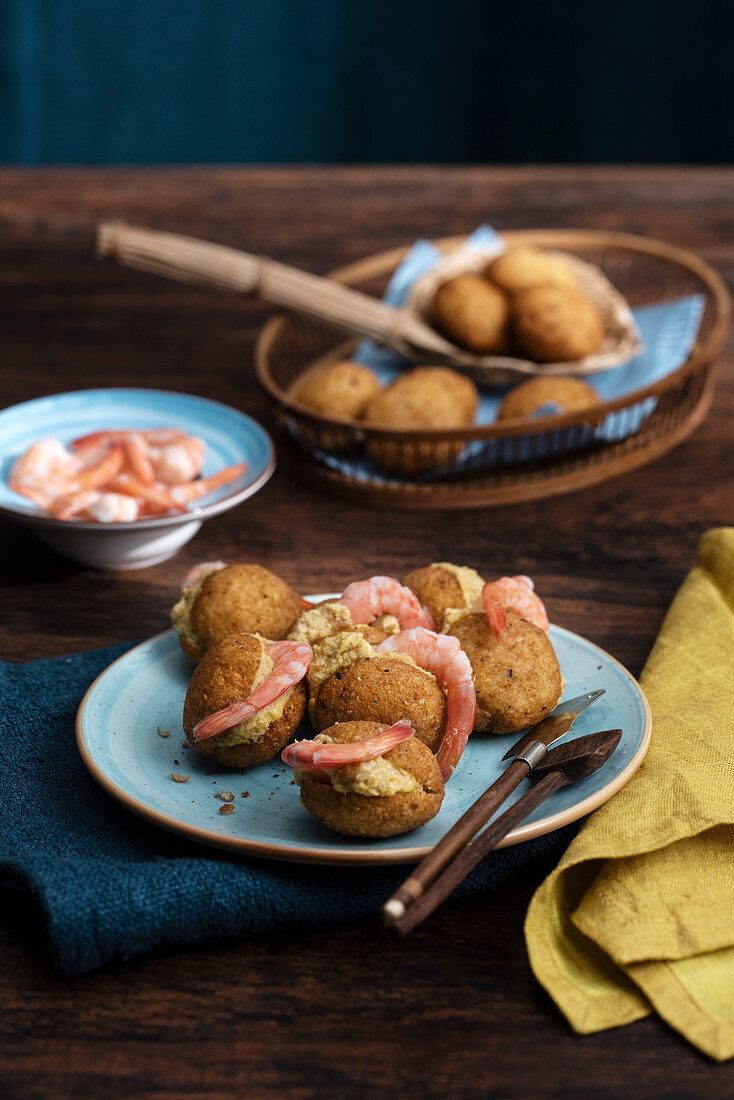 Acaraje (Frittierte Bohnenplätzchen mit Garnelenfüllung, Brasilien)