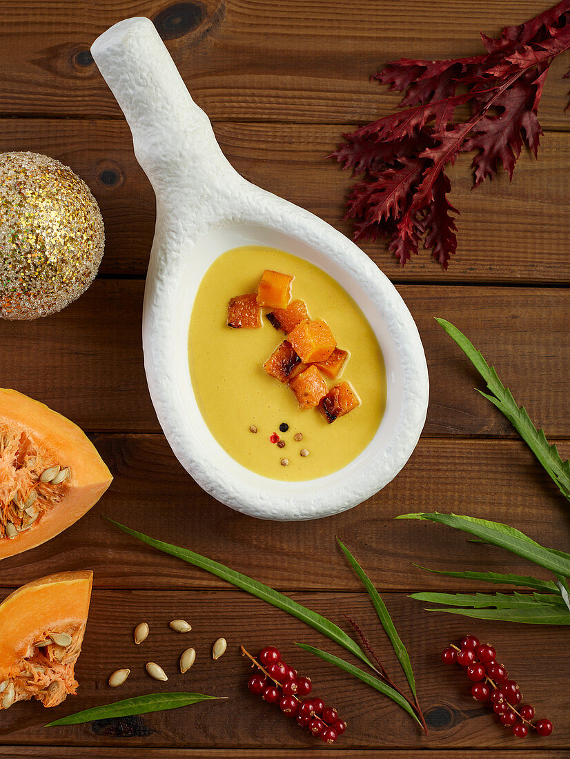 Orangen-Ingwer-Suppe mit Kürbis