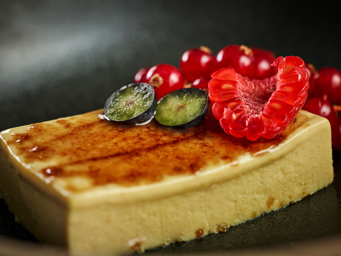 Gänselebermousse mit Beeren