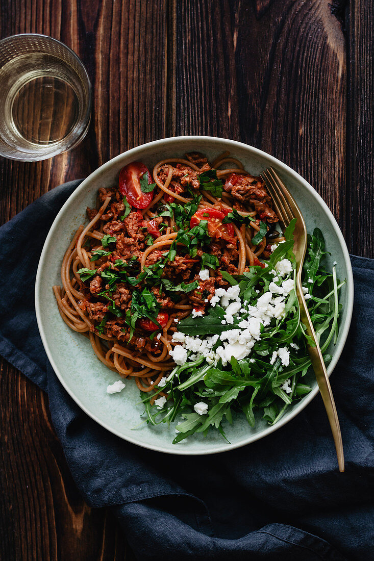 Spaghetti mit Fleischersatz und Rucola