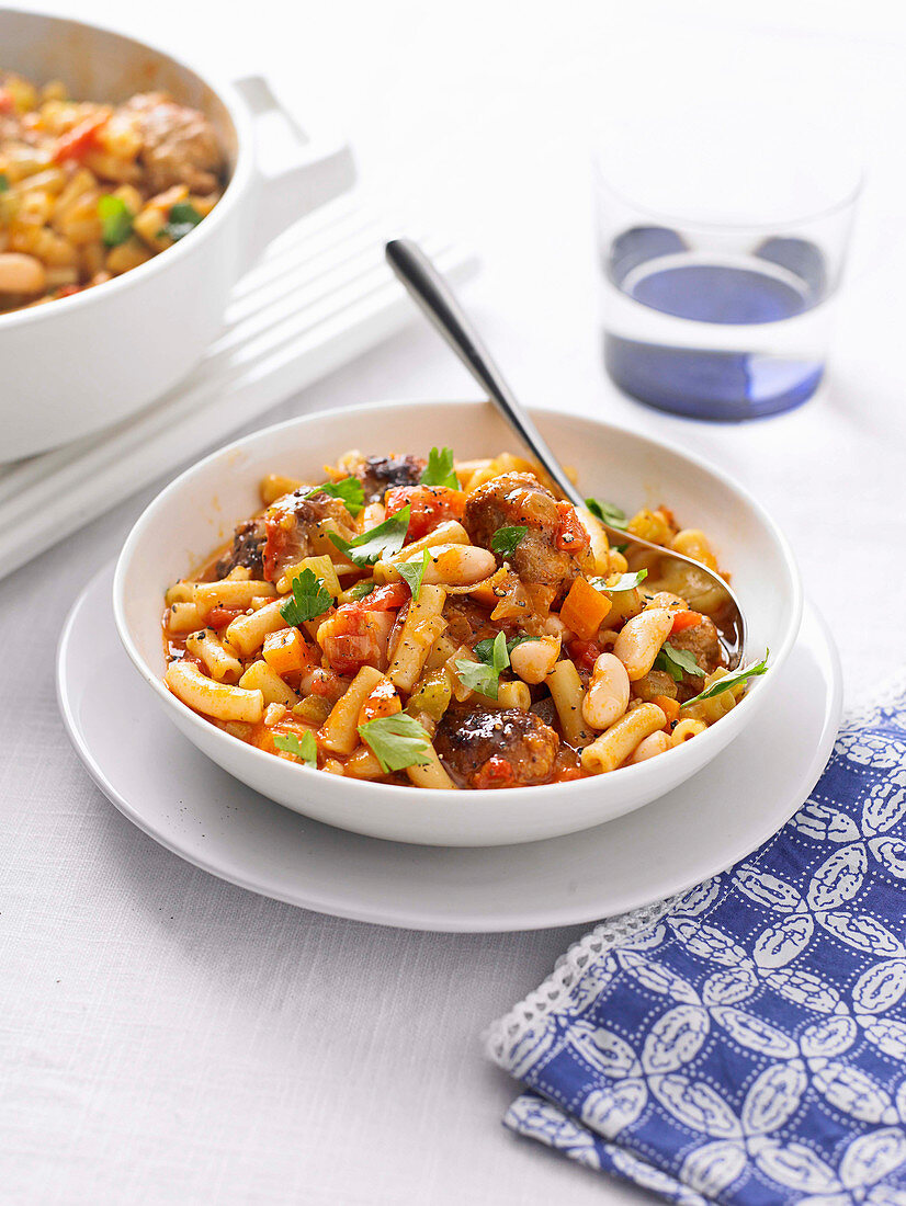 Bean and pasta stew with meatballs (One pot wonder)