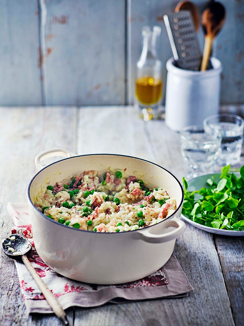 Risotto mit Käse, Schinken und Erbsen