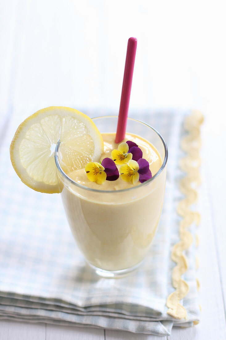 Yogurt smoothie with lemon and violets