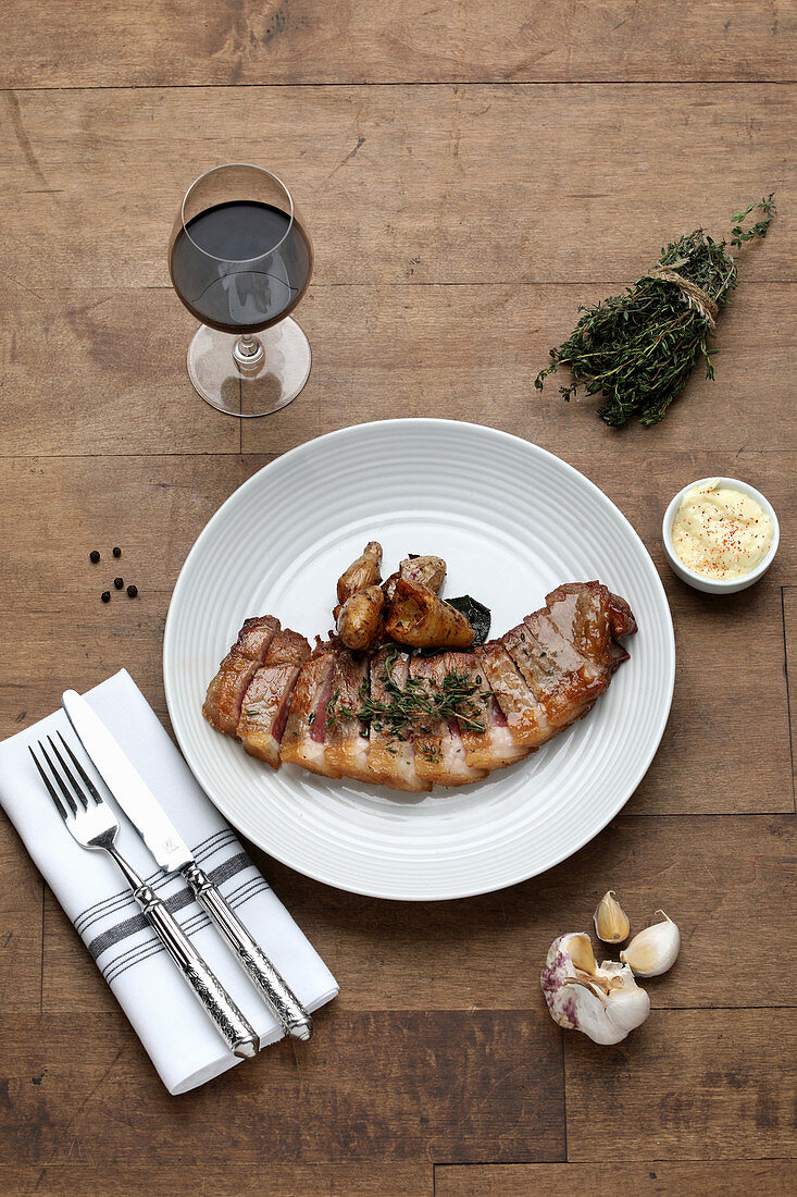 Beef tenderloin, baby potatoes, thyme, red wine, garlic, garlic sauce