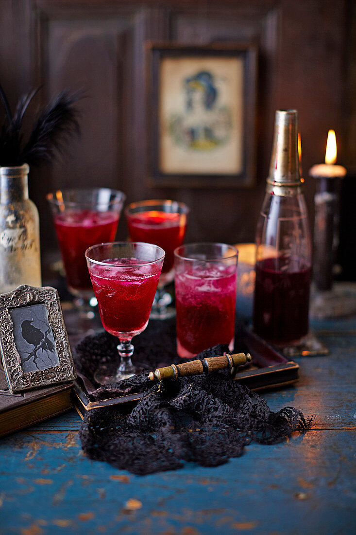 Rote-Bete-Cocktails zu Halloween