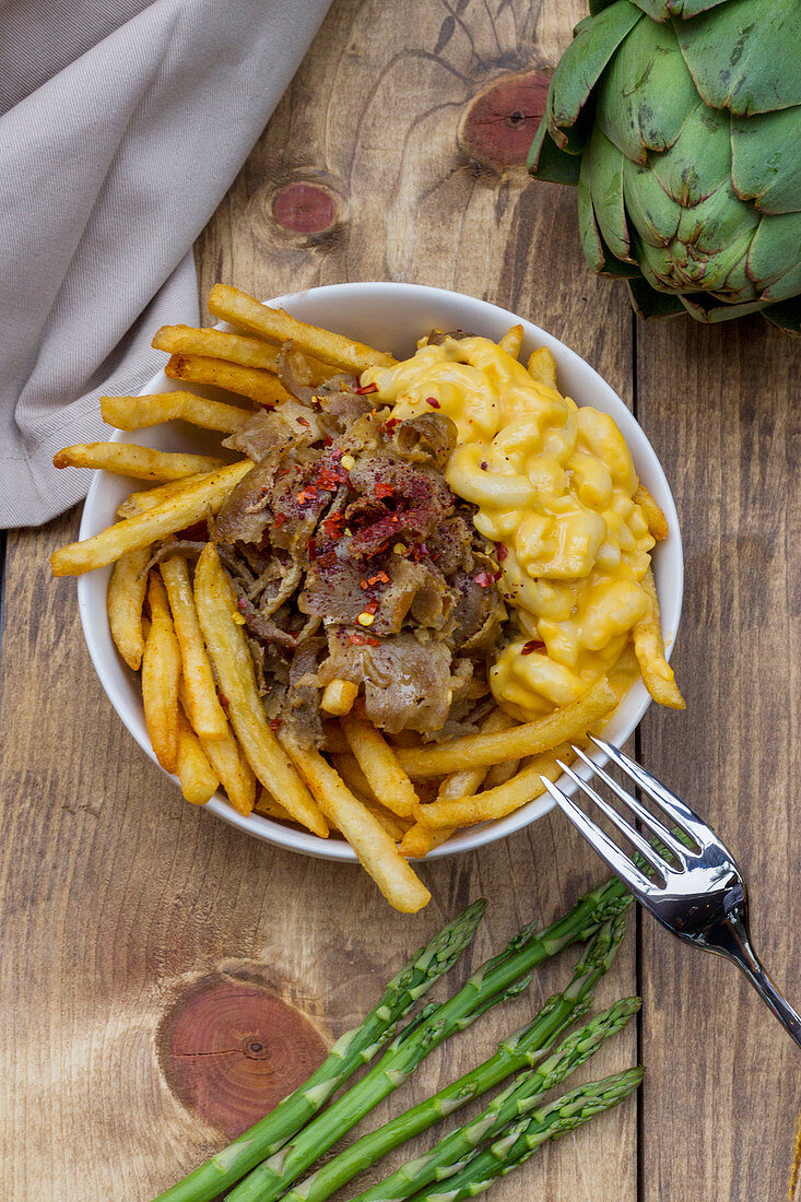 Beef doner, French fries and mac'n'cheese, asparagus, tomato, greens, arugula, cabbage