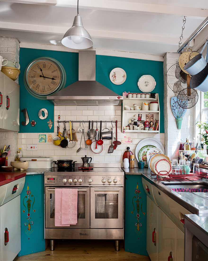 Retro furniture and vintage-style accessories in small kitchen