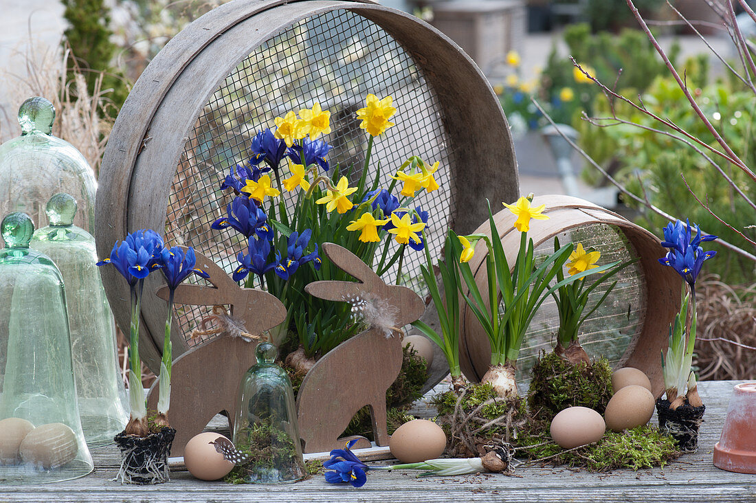 Unusual Easter decoration with a sieve and driftbells