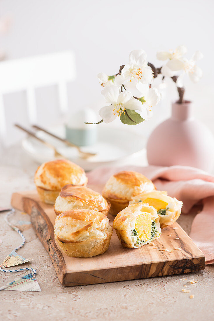 Tortina Pasqualina (Easter puff pastries filled with spinach and egg)