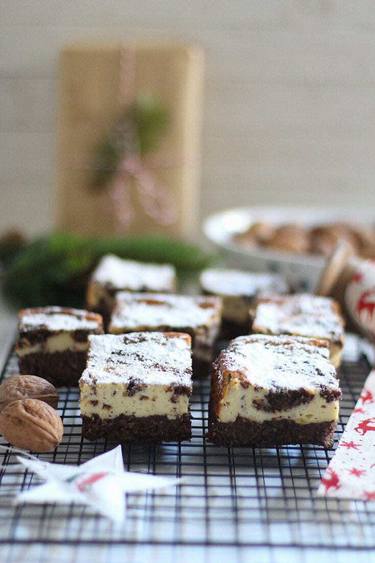 A Christmas cheesecake with poppyseeds