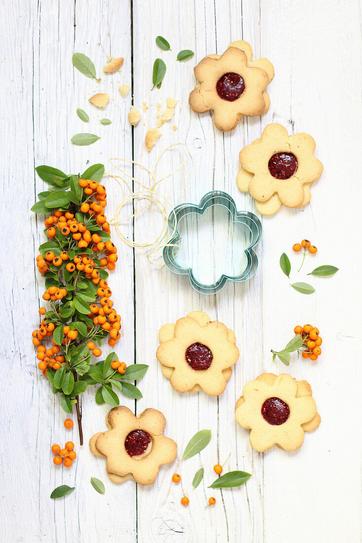 Flower-shaped biscuits with raspberry jam
