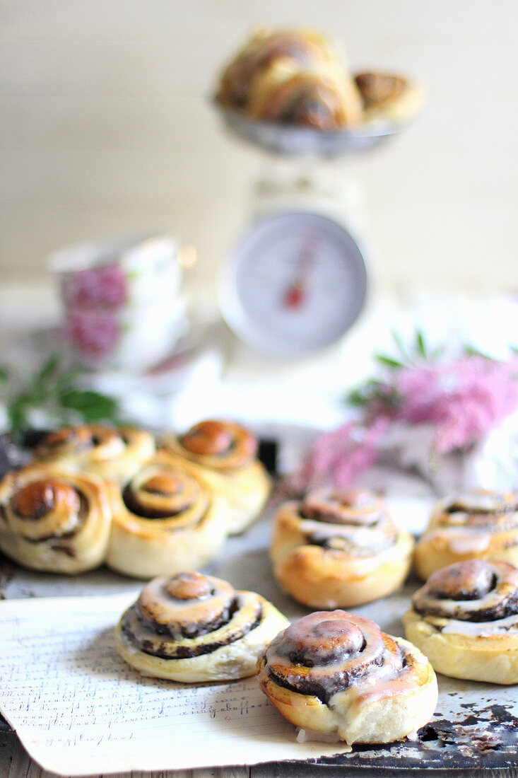 Glazed poppyseed buns