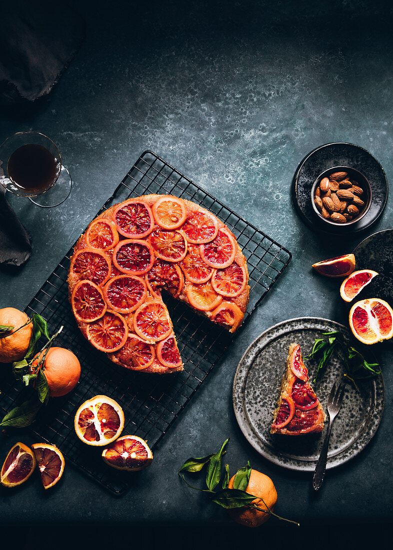 Upside-down cake with caramelised blood oranges, sliced