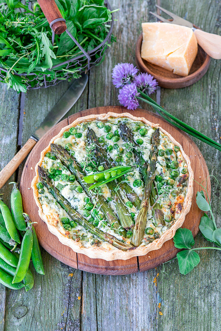 Asparagus peas tart