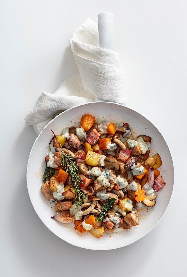 Fried veal and vegetable with gorgonzola