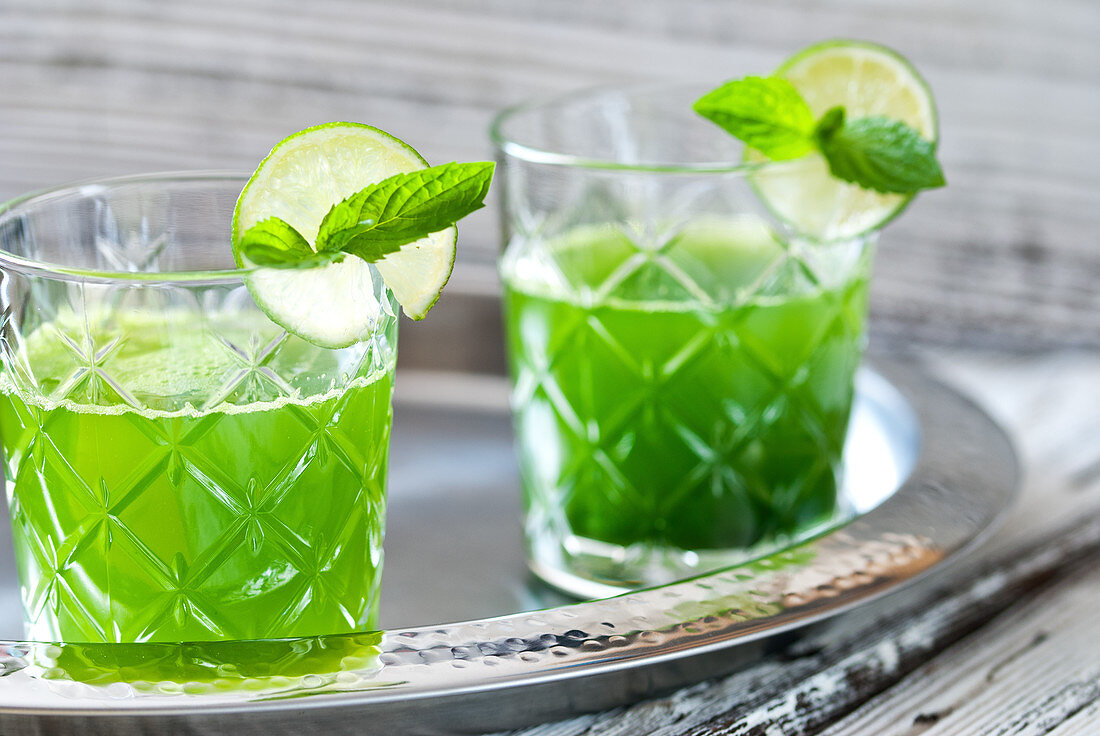 Smoothies made with baby spinach and elderflowers