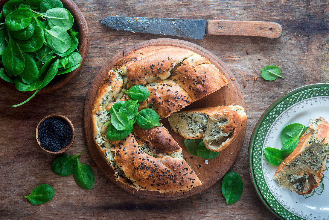 Spinach yeast cake