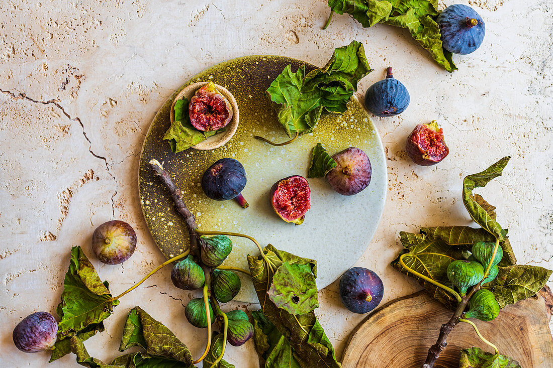 Fresh figs with fig leaves
