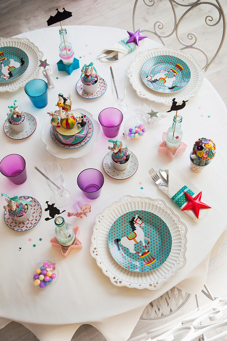 Table set for child's birthday part with circus motif