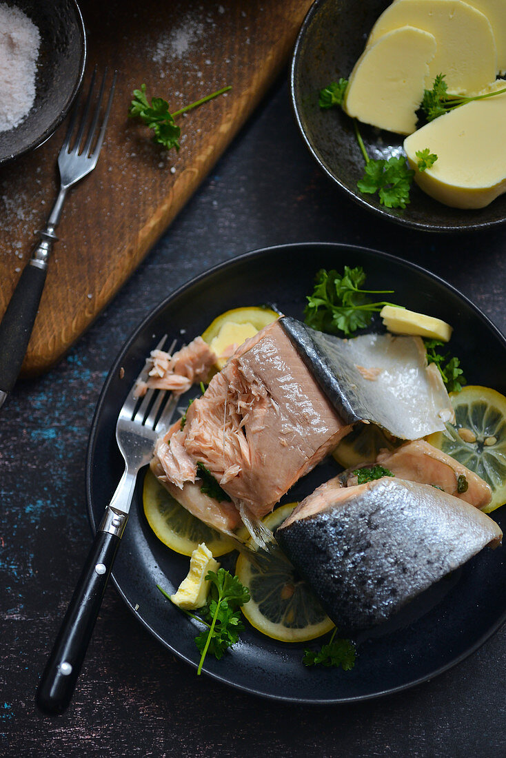 Two bells from Norwegian salmon on lemons Fit dish