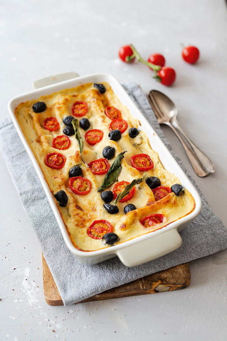 Cannelloni with ricotta and mushrooms