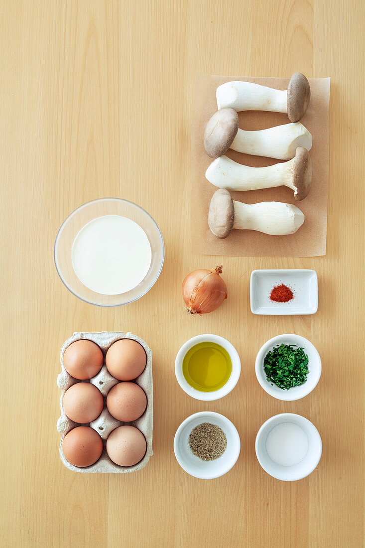 Ingredients for mushrooms omelettes