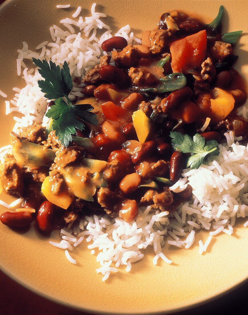 Mince and vegetable chili on rice