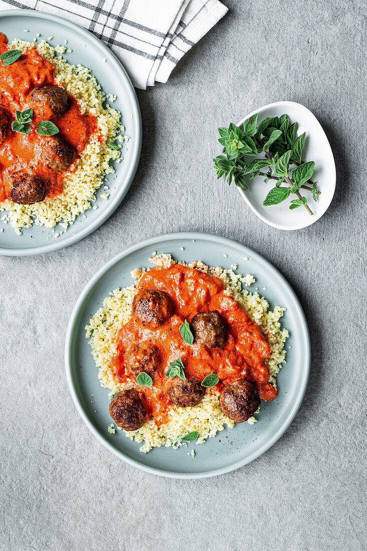 Hackbällchenpfanne mit Couscous