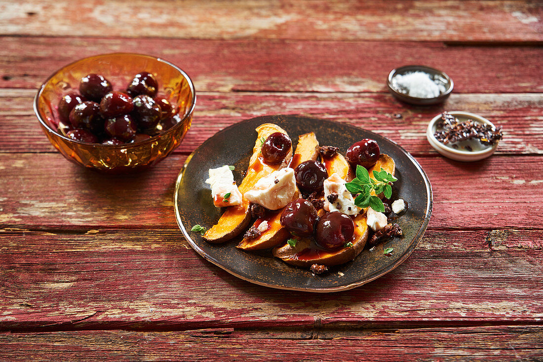 Sweet potatoes with cherries and goat's cheese