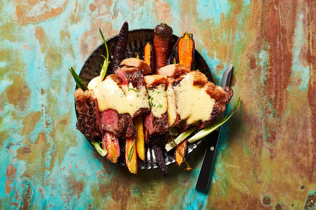 Rinderrücken-Steak mit klassischer Sauce Béarnaise