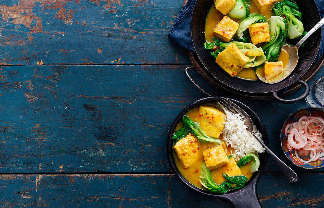 Scharf-saures Fischcurry mit Pak Choi