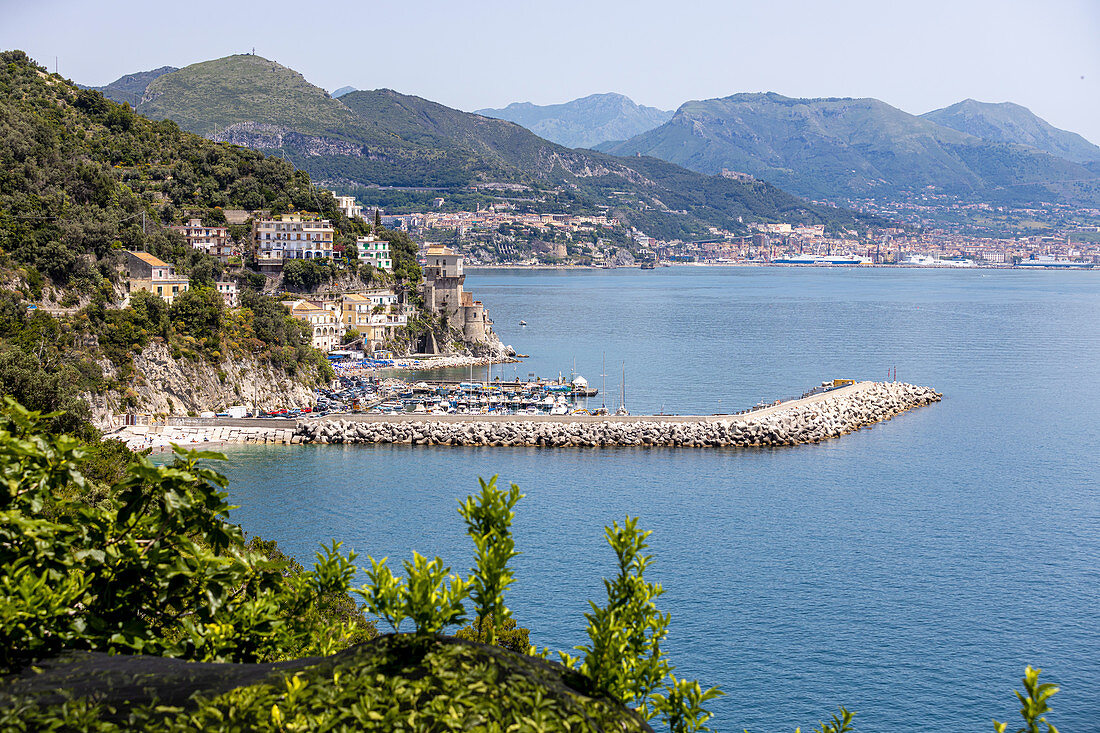 Blick auf Cetara, Amalfiküste, Kampanien, Italien