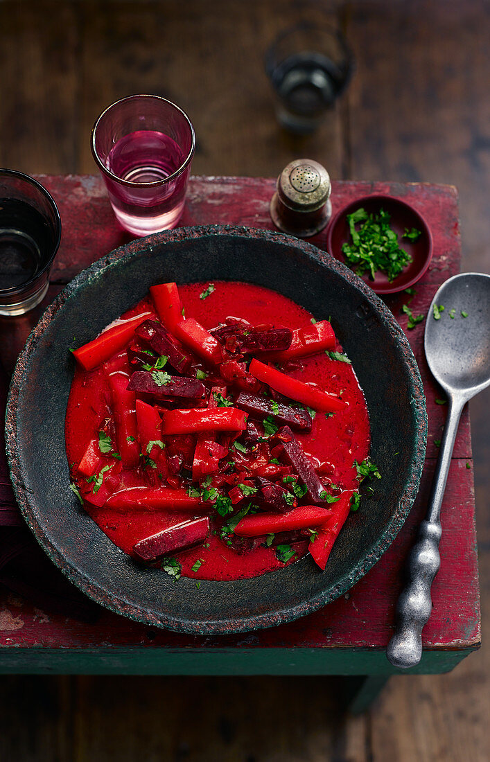 Scharfes Rote-Bete-Curry mit Karotten (Indien)