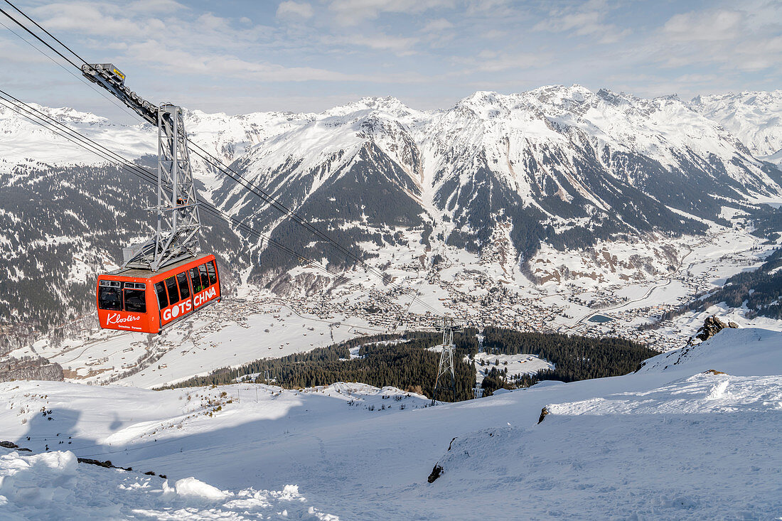Blick vom Gotschna auf das Dorf Klosters, Skigebiet Davos-Klosters, Graubünden, Schweiz