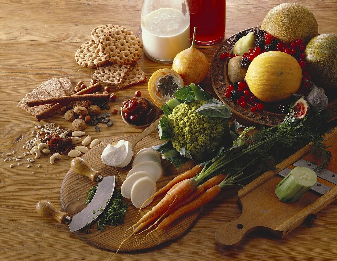 Stillleben mit Obst, Gemüse & Lebensmitteln