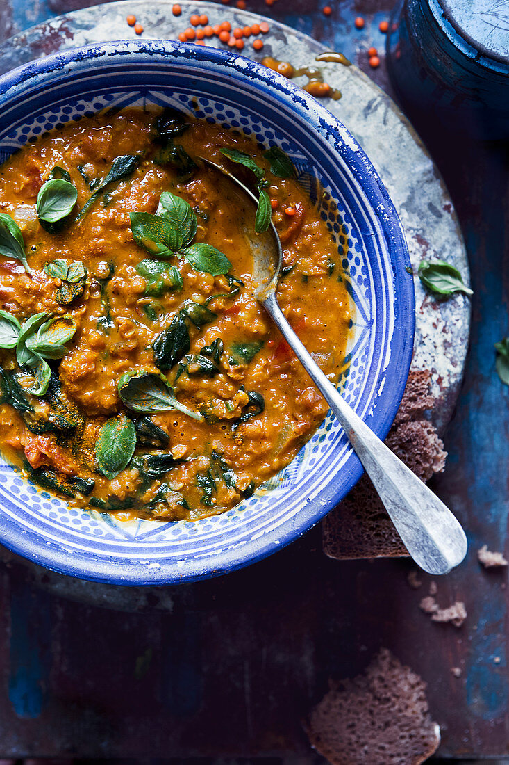 Lentil curry with basil