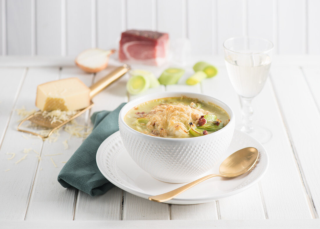 Baden leek soup with cheese and bacon